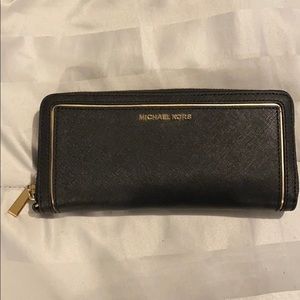 Micheal Kors Continental Wallet